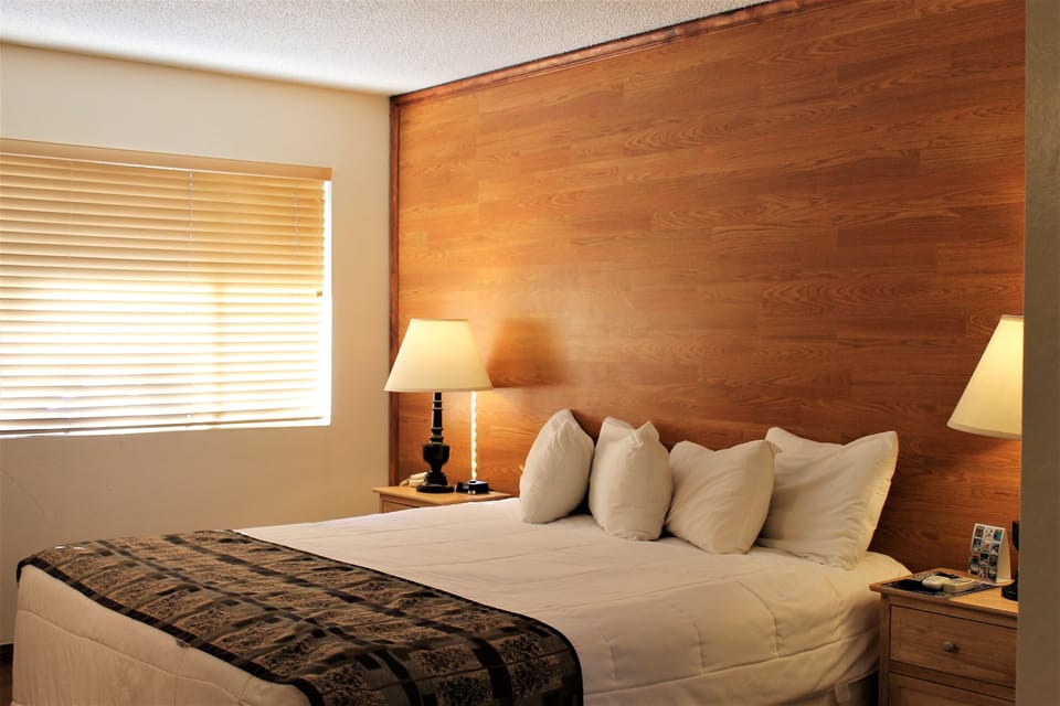 King Studio Suite, 1 King Bed, Kitchenette, Non Smoking | Free WiFi, bed sheets, wheelchair access