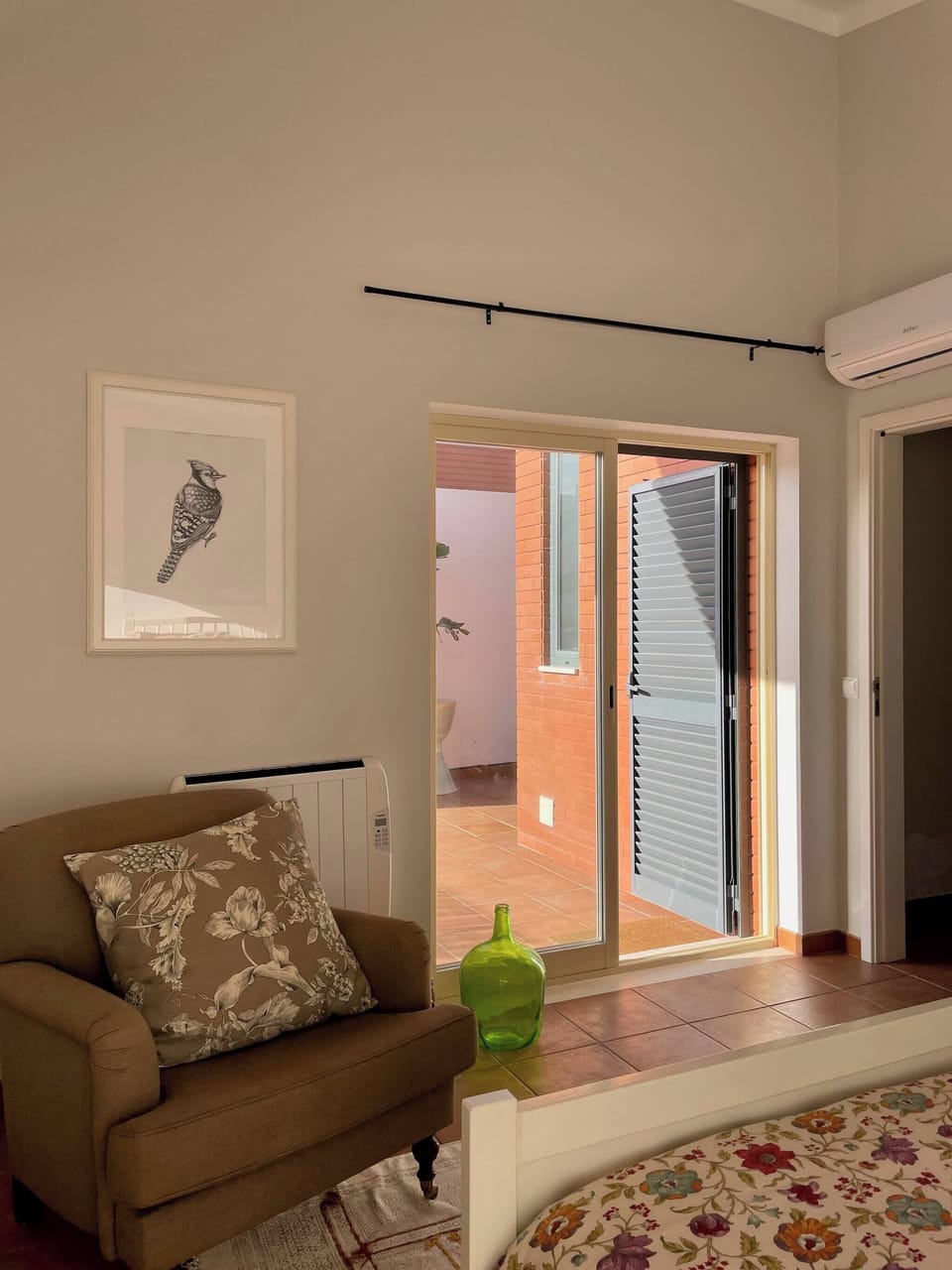 House, 3 Bedrooms, Accessible, Balcony | Living room | Books