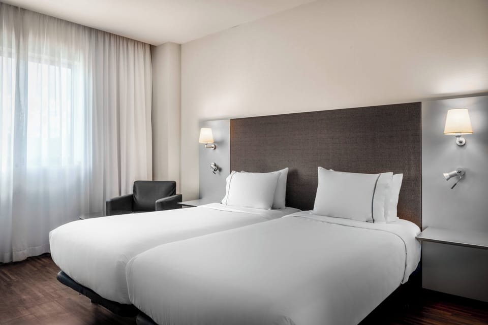 Standard Room, 2 Twin Beds | Minibar, in-room safe, desk, laptop workspace
