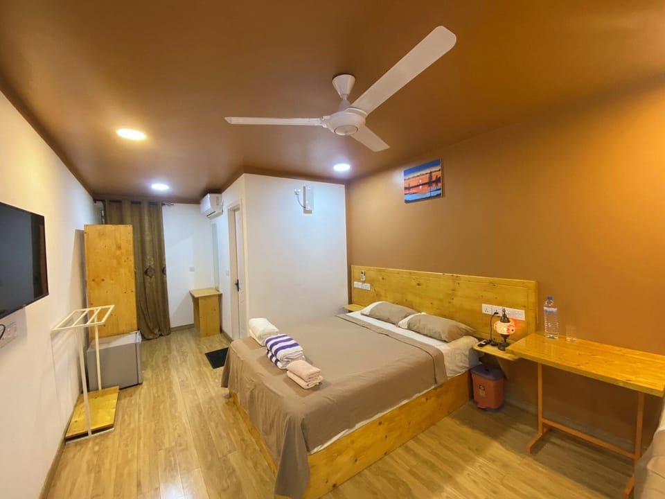Deluxe Double Room | Iron/ironing board, free WiFi