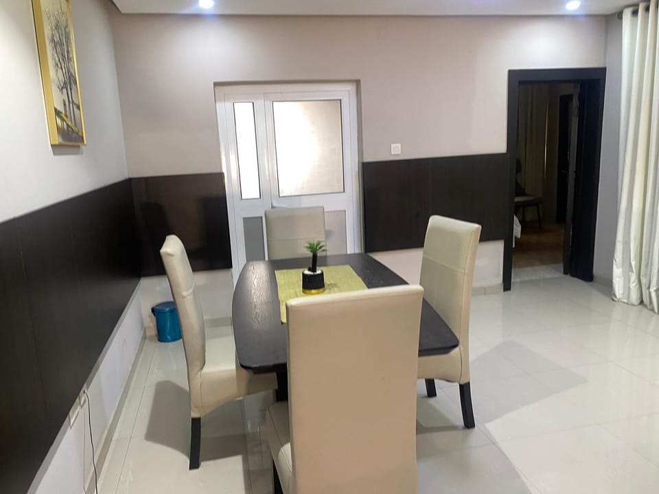Elite Suite, Balcony, City View | In-room dining