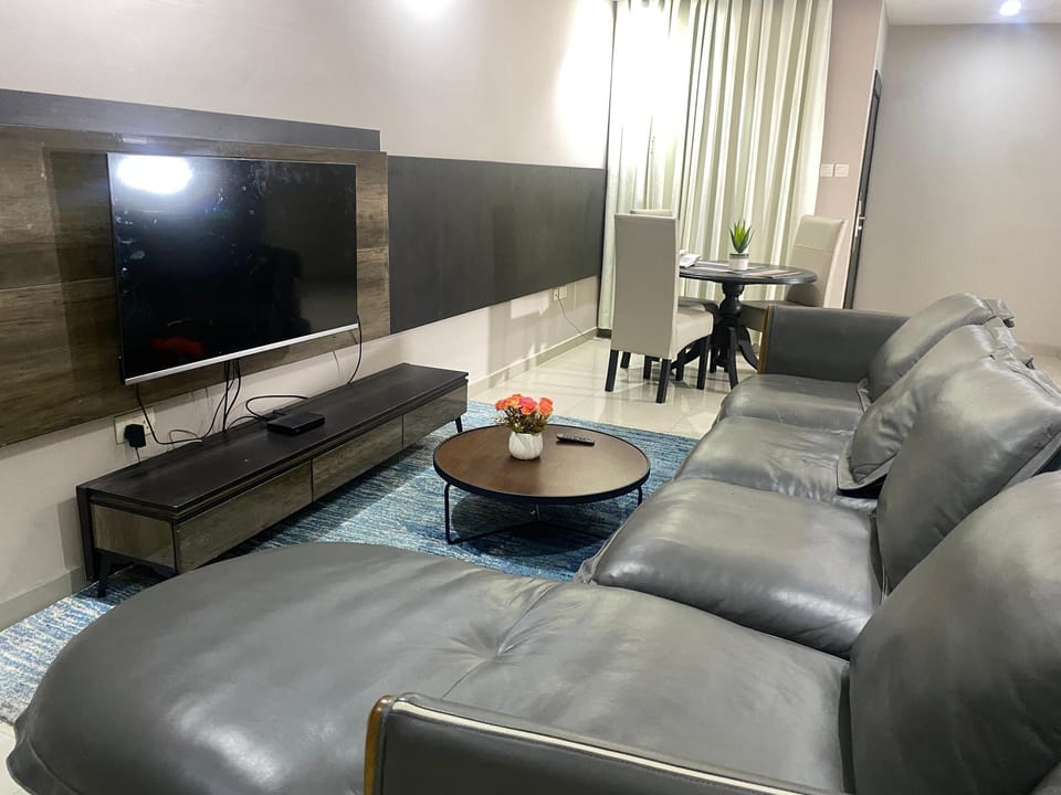 Elite Suite, Balcony, City View | Living area
