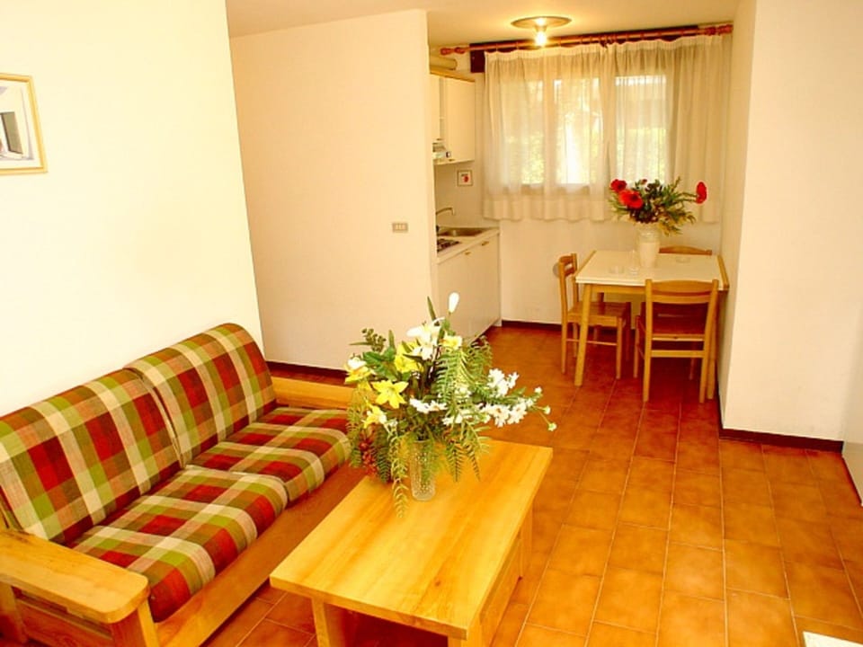 Apartment, 2 Bedrooms, Garden View | Living room