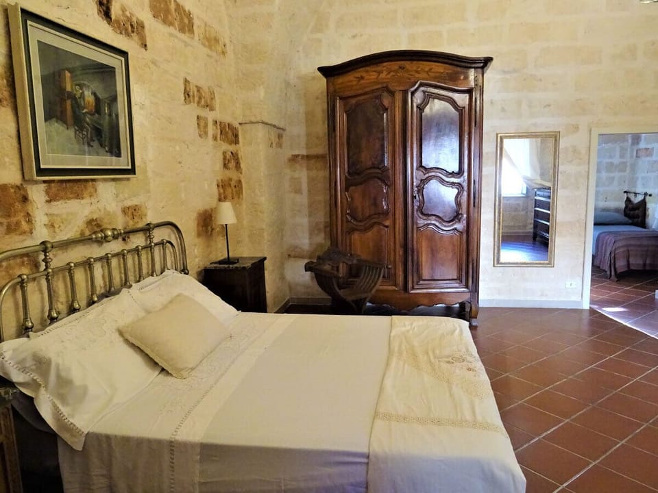 Exclusive Quadruple Room | Soundproofing, free WiFi, bed sheets