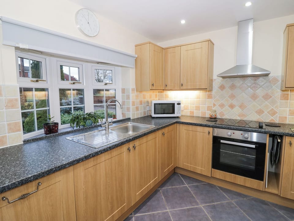 Dishwasher, cookware/dishes/utensils