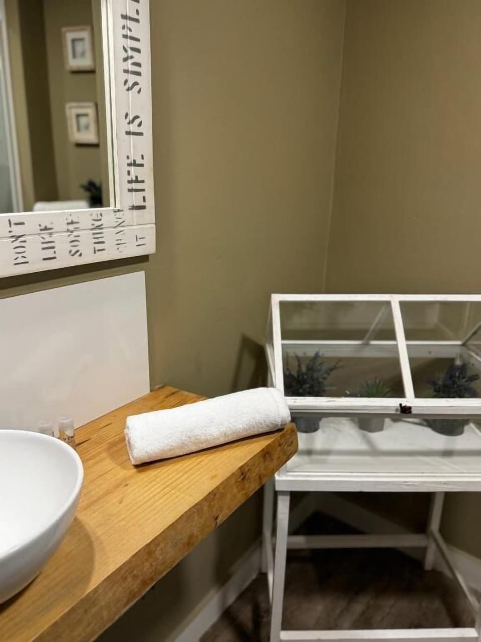 Premium Double Room | Bathroom | Shower, hair dryer (on request), towels, soap