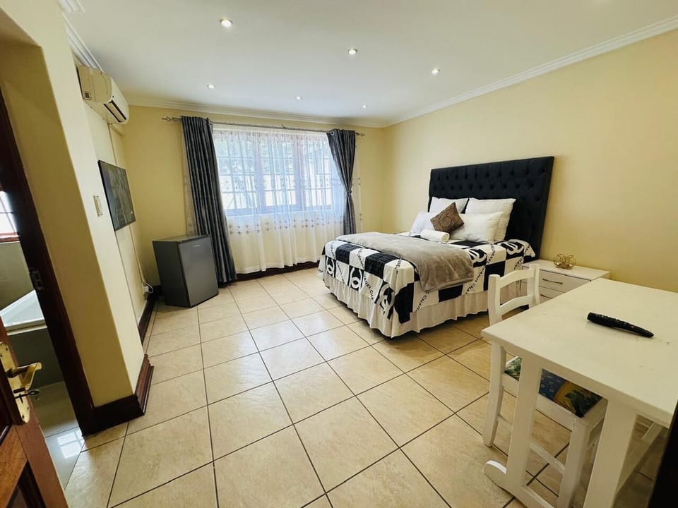 Deluxe Triple Room | Laptop workspace, free WiFi