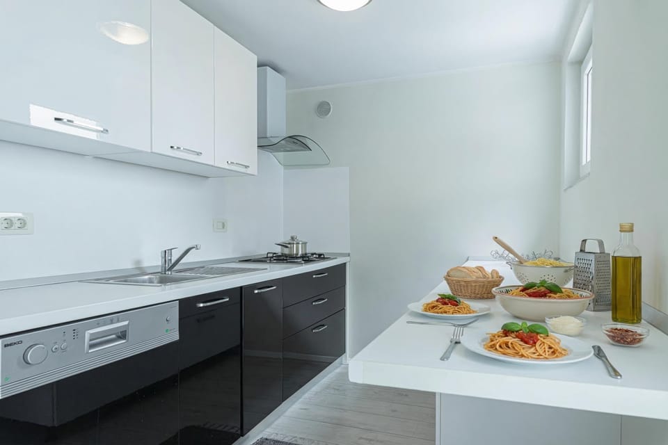 Family Studio, Microwave, Sea View (Romantični Studio ob Morju Koper) | Private kitchen