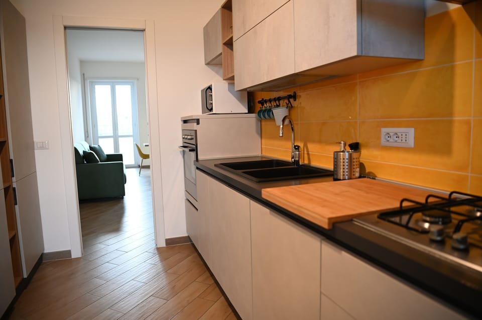 Apartment, Balcony, City View | Private kitchen | Electric kettle