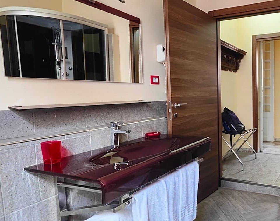 Deluxe Townhome, Multiple Beds, Non Smoking, Housekeeping | 1 bedroom, desk, laptop workspace, soundproofing