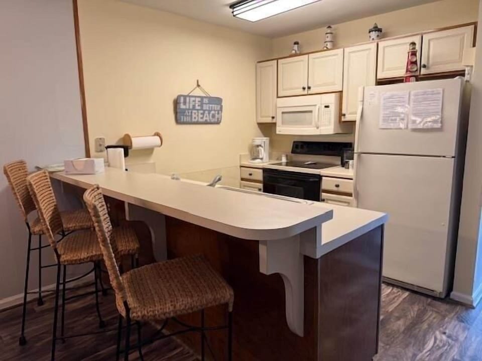 Condo, 3 Bedrooms | Private kitchen | Coffee/tea maker