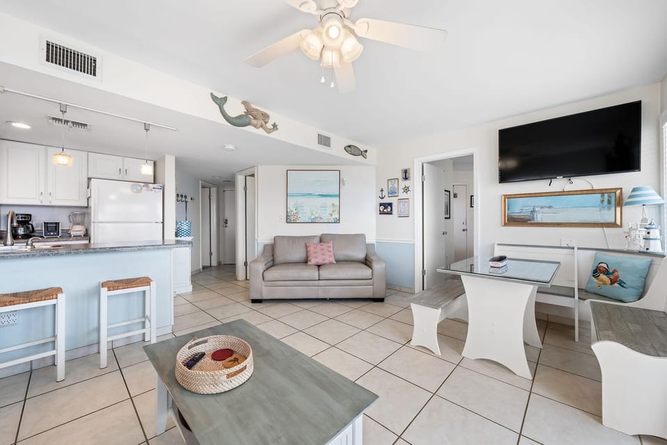Condo, Multiple Beds (Plantation 1244 - Pearl on the Gulf) | Living area