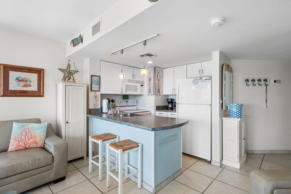 Condo, Multiple Beds (Plantation 1244 - Pearl on the Gulf) | Interior