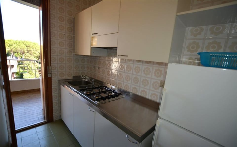 Apartment, 2 Bedrooms, Balcony, Pool View | Interior