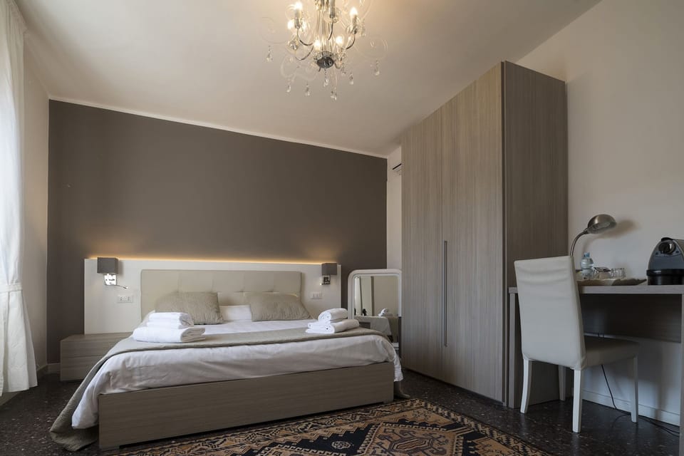 Superior Double Room | Desk, blackout drapes, WiFi (free), bed sheets