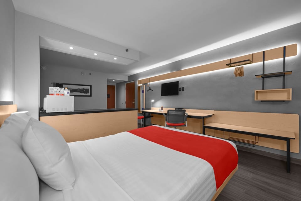 Suite, 1 Queen Bed with Sofa bed | Desk, iron/ironing board, free WiFi, bed sheets