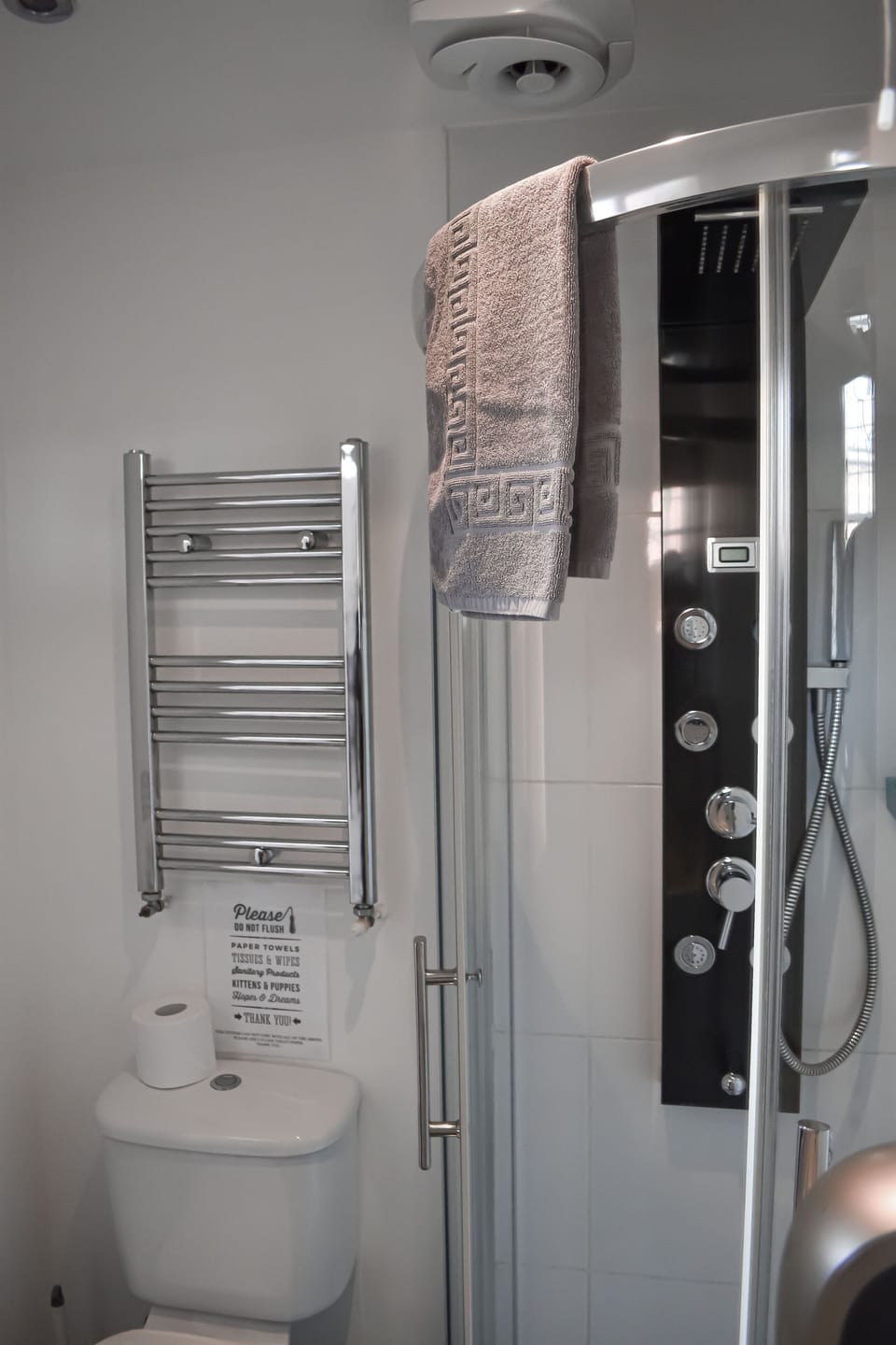 Economy Double Room | Desk, iron/ironing board, free WiFi