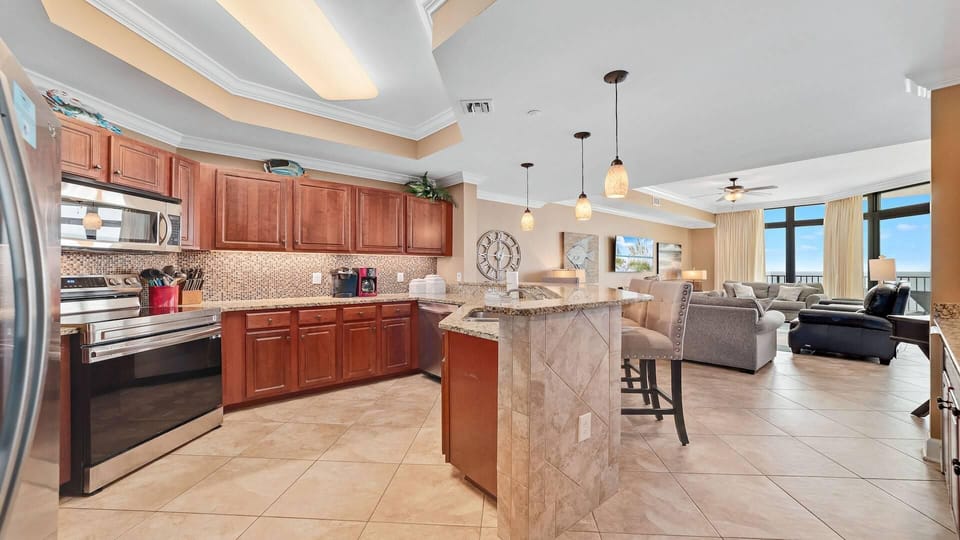 Condo, Multiple Beds (The Oasis at Orange Beach 1002 (Phoen) | Private kitchen | Oven, toaster