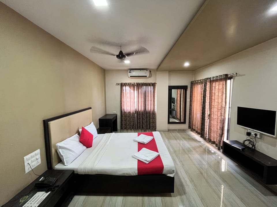 Premium Room, Air conditioning, City View | Egyptian cotton sheets, premium bedding, memory foam beds