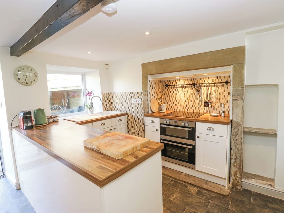 Dishwasher, cookware/dishes/utensils