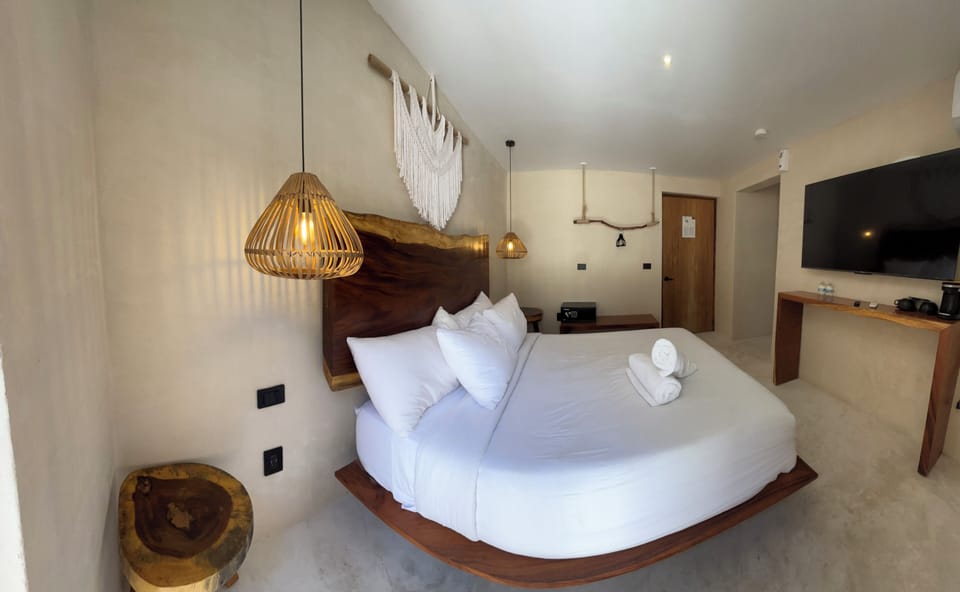 Deluxe Room | Soundproofing, iron/ironing board, free WiFi