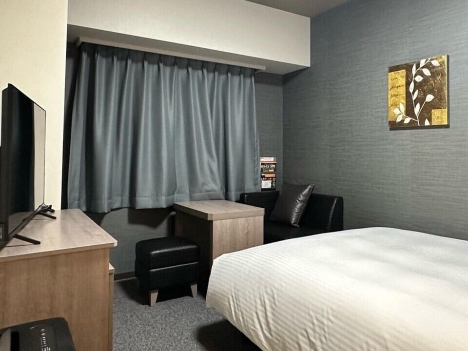 Comfort Single Room, Non Smoking | Desk, laptop workspace, blackout drapes, iron/ironing board