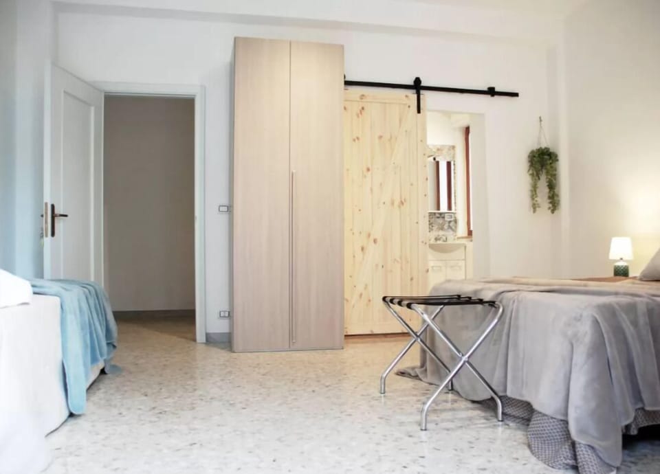 Deluxe Room | Desk, iron/ironing board (on request), WiFi (free)
