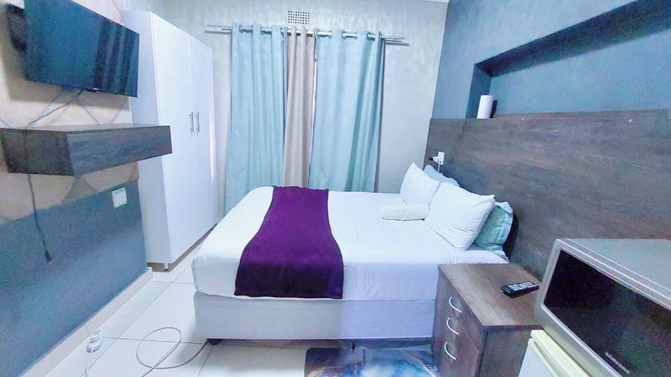 Superior Room | Premium bedding, down comforters, memory foam beds, laptop workspace
