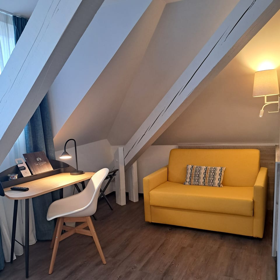 Triple Room | Premium bedding, desk, soundproofing, free cribs/infant beds