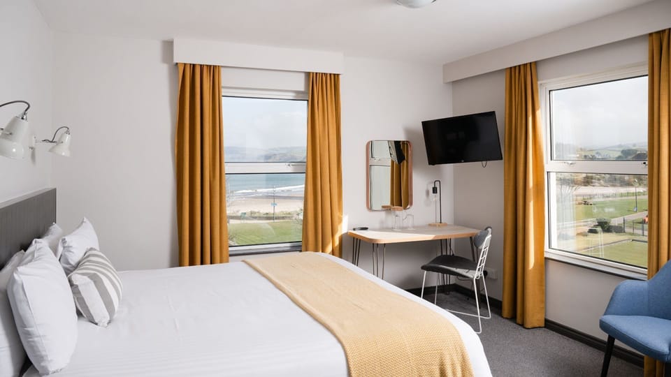 Desk, laptop workspace, iron/ironing board, free WiFi