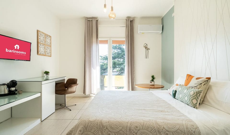 Double Room | Desk, soundproofing, iron/ironing board (on request), WiFi (free)