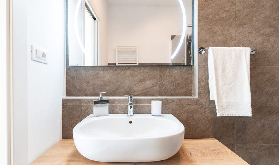 Double Room | Bathroom | Shower, hair dryer, towels, soap