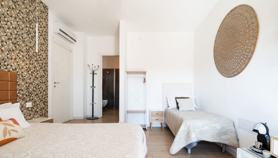 Triple Room | In-room safe, desk, iron/ironing board, free WiFi