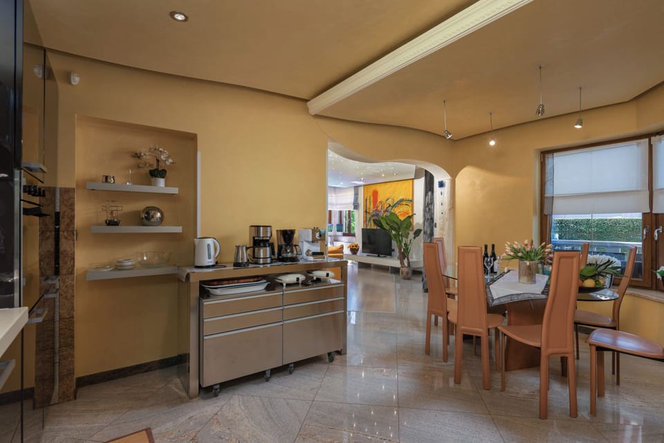 Family Villa, 5 Bedrooms, Microwave (Luxury Pool Villa Rosa Magica) | Dining