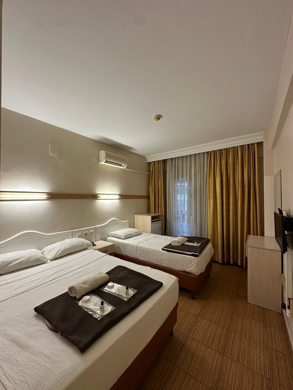 Family Triple Room | Premium bedding, desk, free WiFi, bed sheets