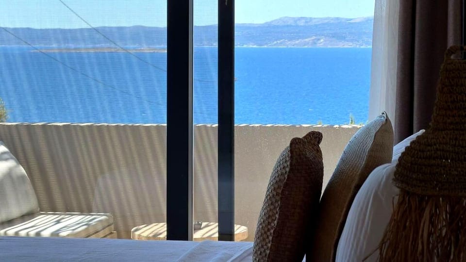 King Balcony With Sea View | Minibar, in-room safe, individually decorated, soundproofing