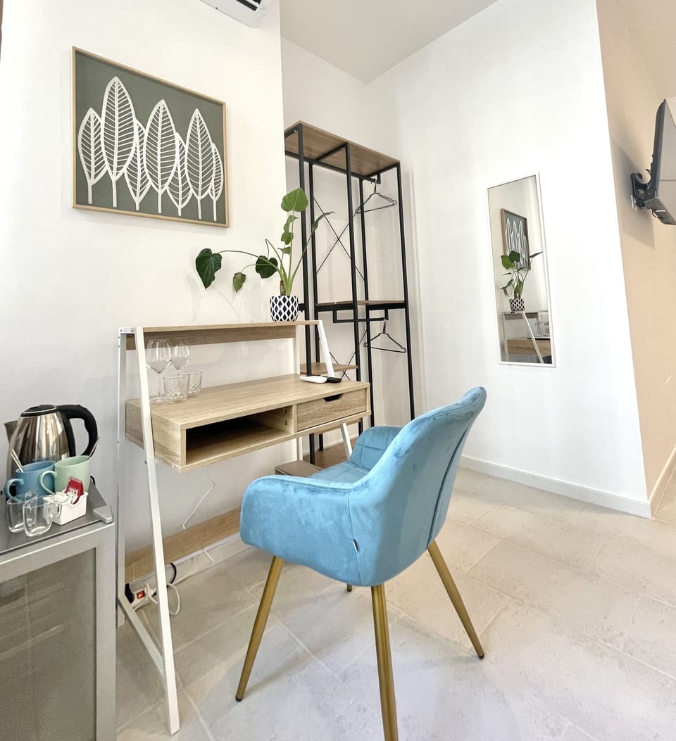 Double Room | Desk, iron/ironing board (on request), WiFi (free)