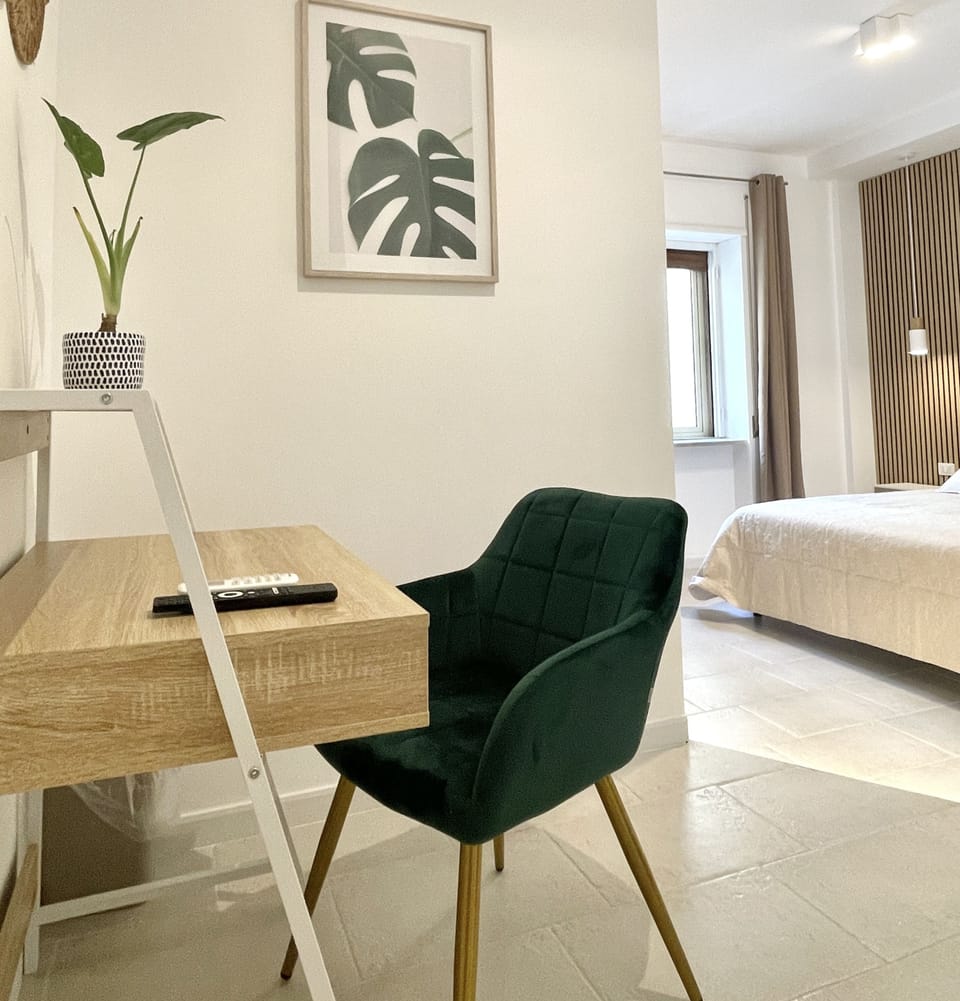 Double Room | Desk, iron/ironing board (on request), WiFi (free)