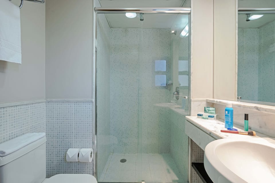 Family Triple Room | Bathroom | Shower, hair dryer, towels