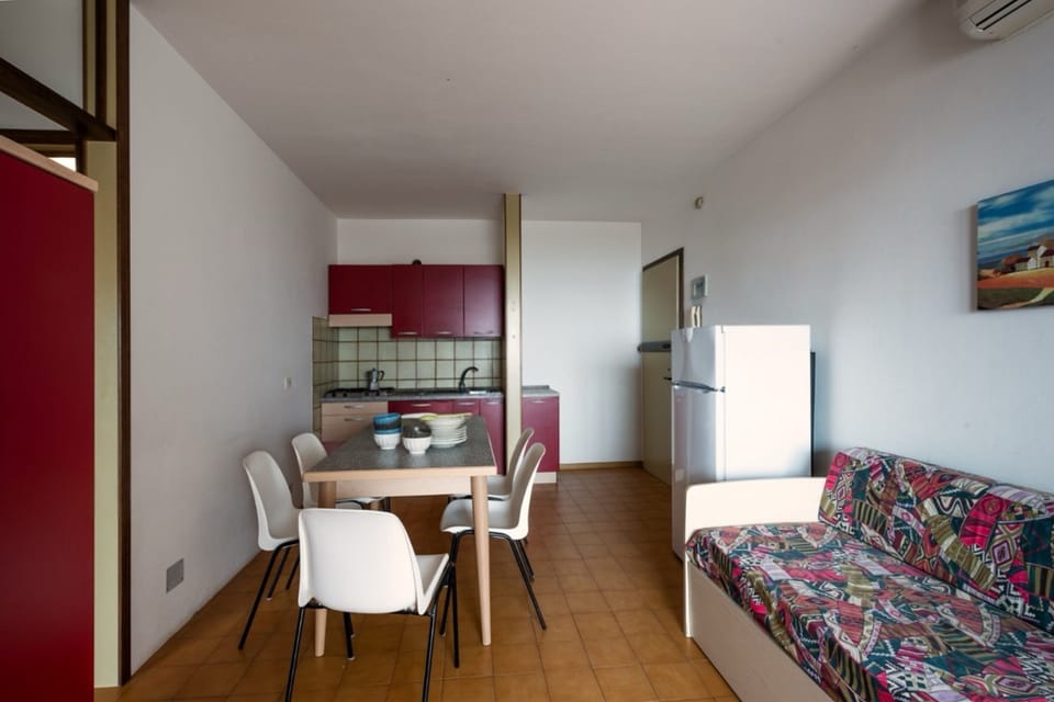 Apartment, 2 Bedrooms, Balcony, Ocean View | Dining room