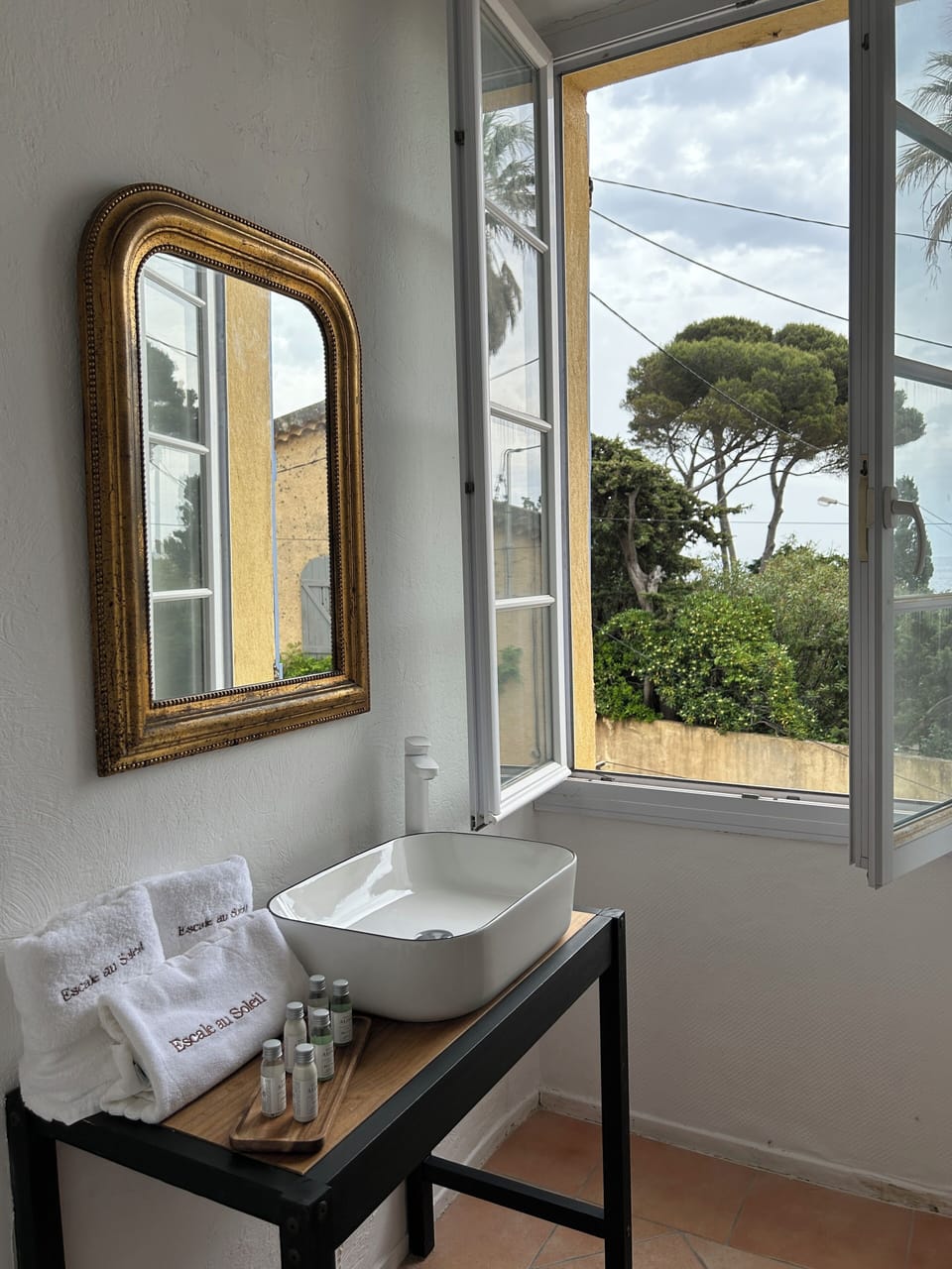 Luxury Double Room, 1 Queen Bed, Sea View | Bathroom | Shower, hair dryer, towels, soap