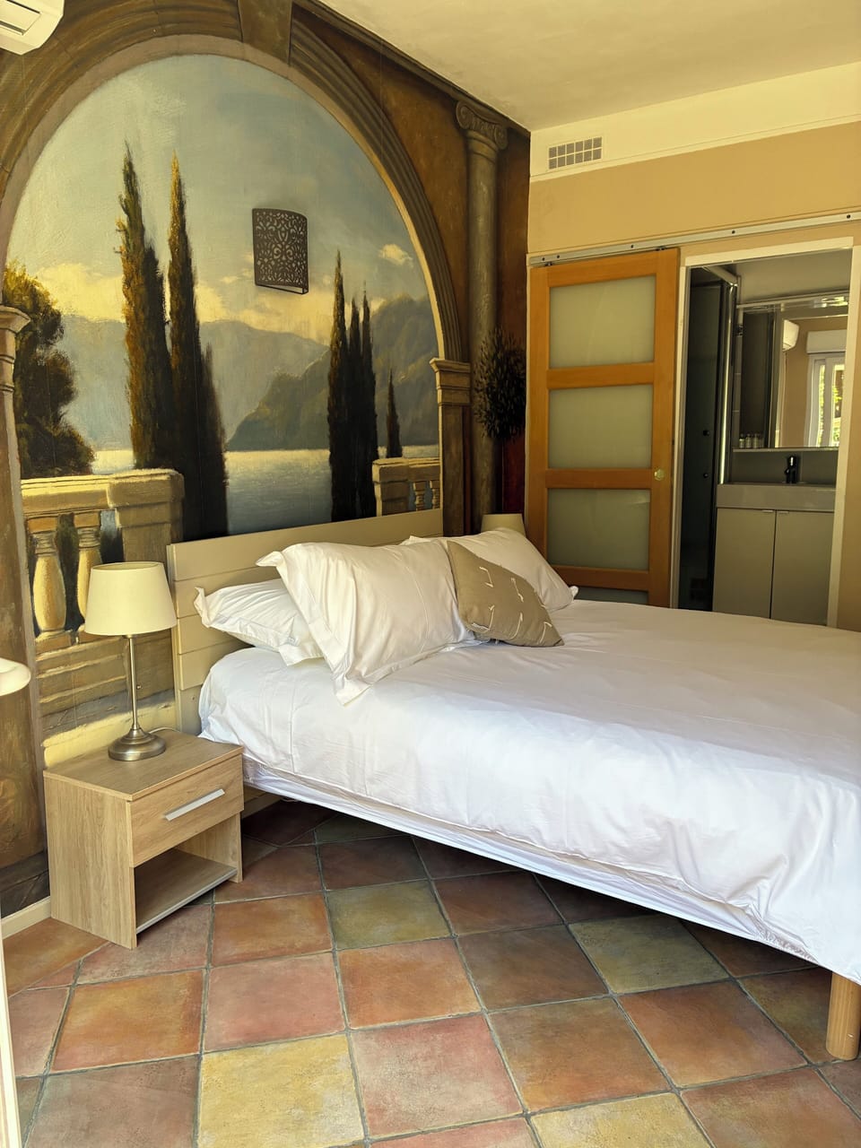 Superior Double Room, 1 Queen Bed | Minibar, bed sheets