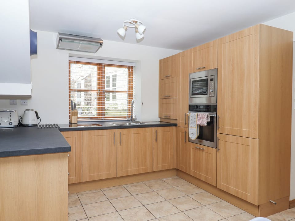 Dishwasher, cookware/dishes/utensils