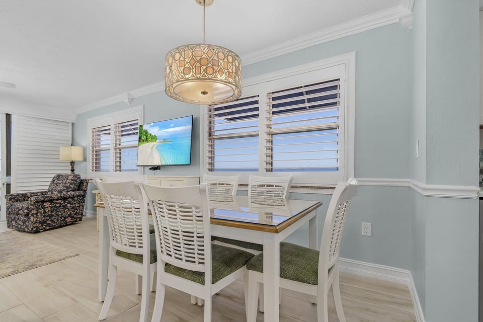 Condo, 2 Bedrooms | Dining