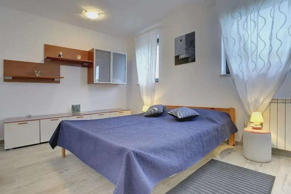 House | 6 bedrooms