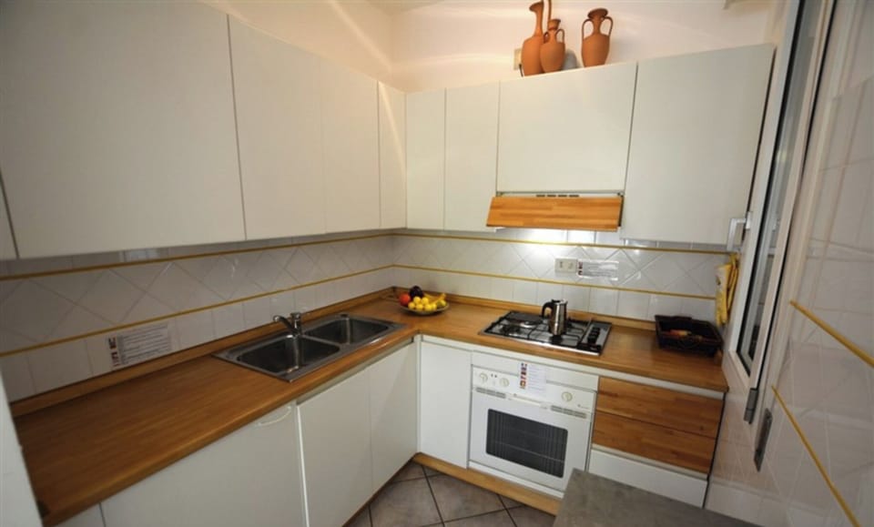 Apartment, 2 Bedrooms, Balcony, Garden View | Private kitchen