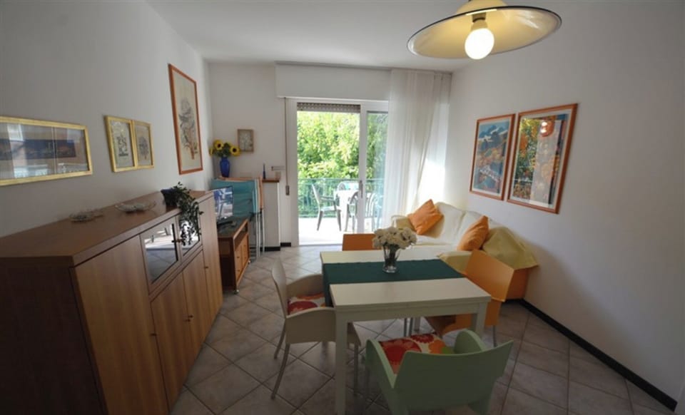Apartment, 2 Bedrooms, Balcony, Garden View | Interior