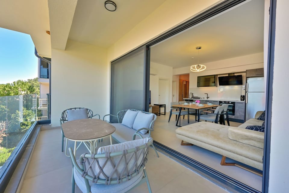 Luxury Apartment, Sea View | 2 bedrooms, desk, free WiFi