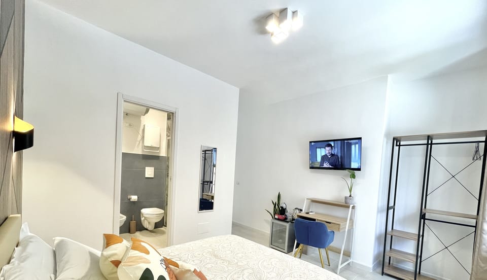 Double Room | Desk, iron/ironing board, free WiFi