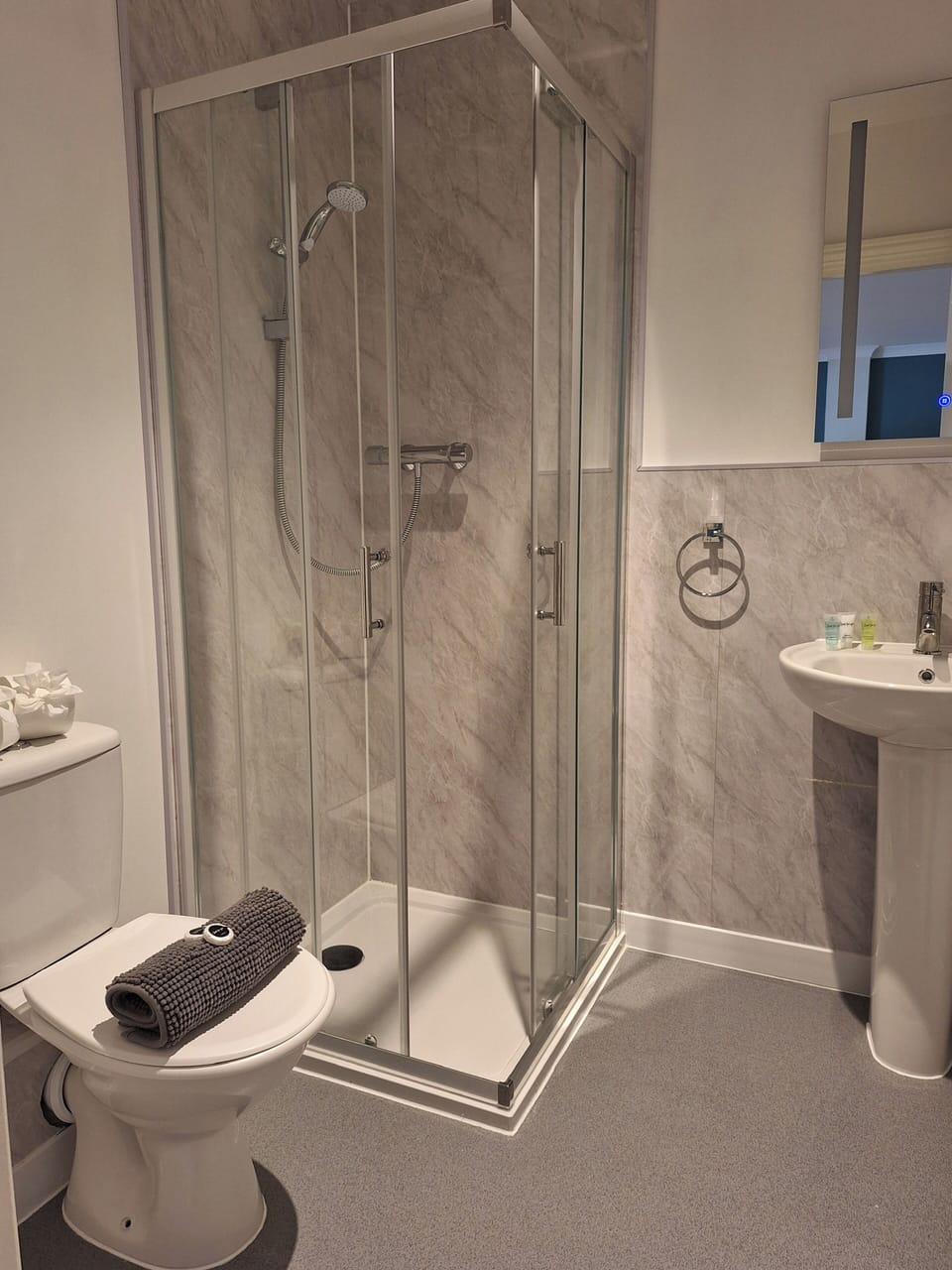 Room, 1 Bedroom, Accessible, Smoking | Bathroom